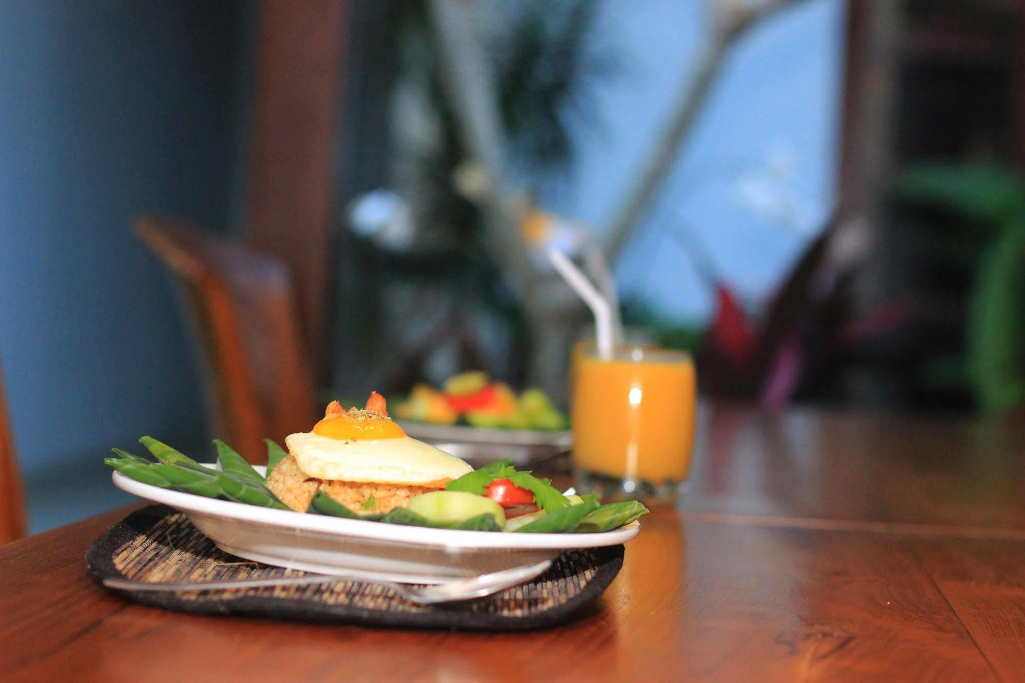 Gatra Ubud Inn Buitenkant foto