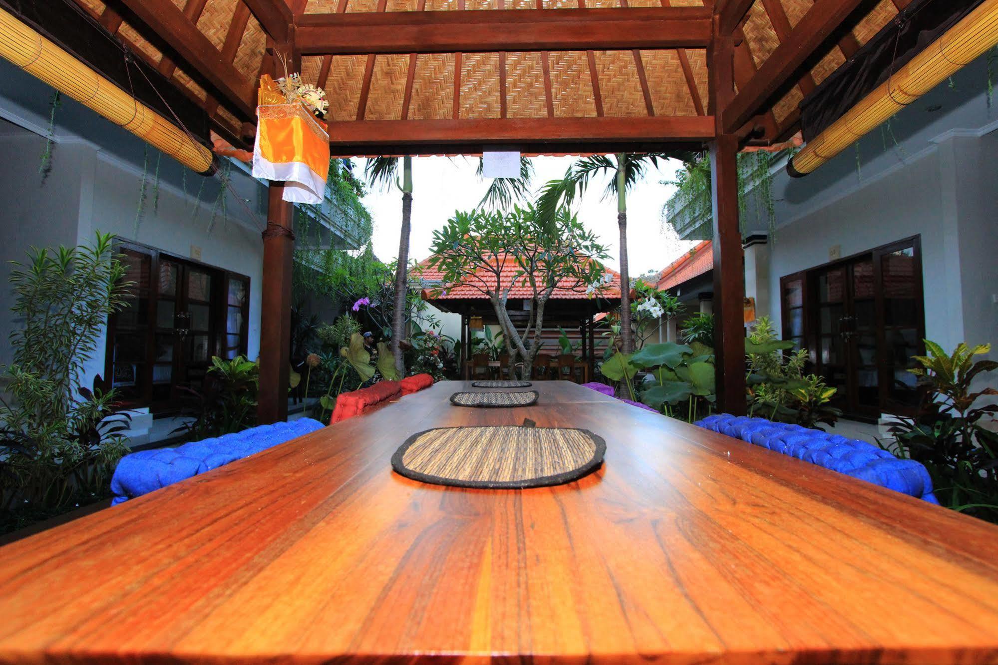 Gatra Ubud Inn Buitenkant foto