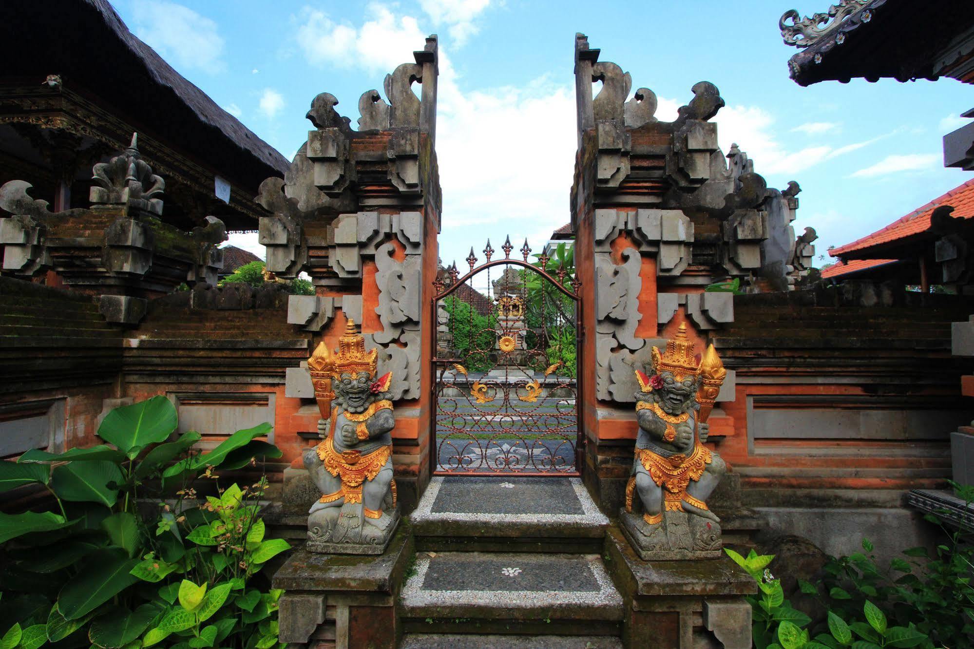 Gatra Ubud Inn Buitenkant foto