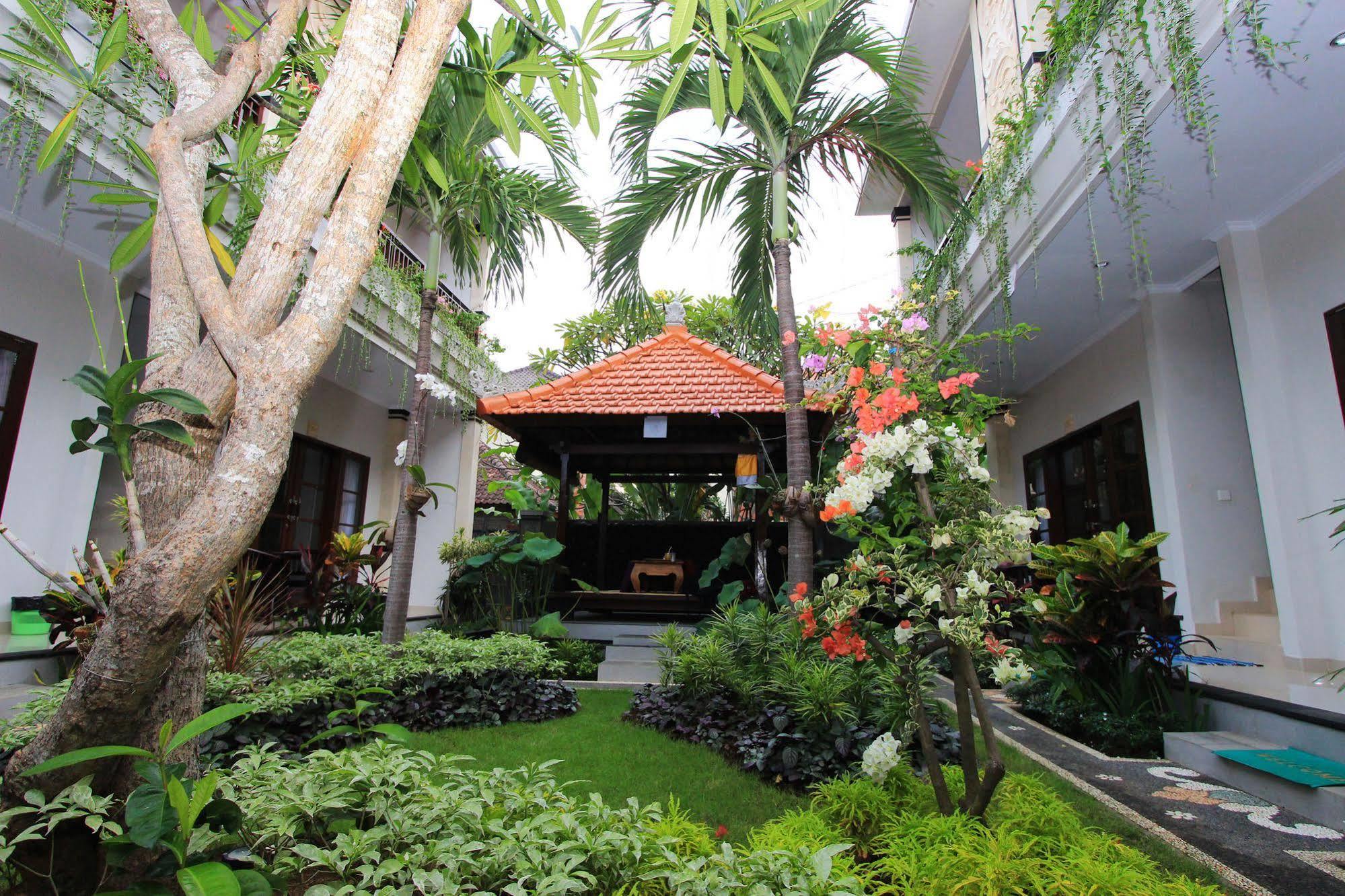 Gatra Ubud Inn Buitenkant foto