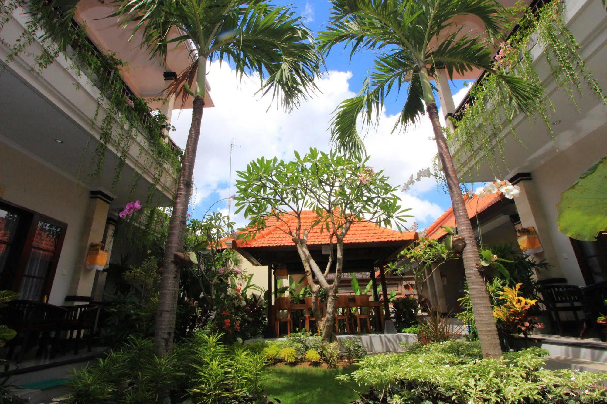 Gatra Ubud Inn Buitenkant foto